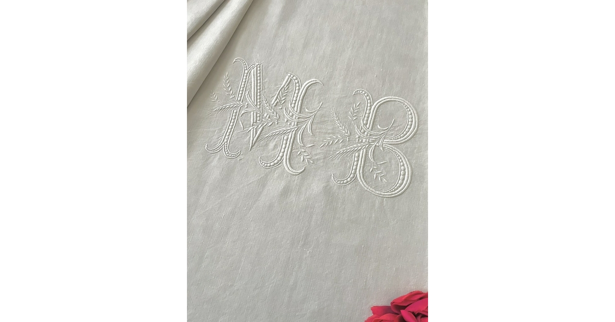 ANCIENS, 1 grand DRAP + 2 TAIES. Avec MONOGRAMME (Gebraucht) in Le